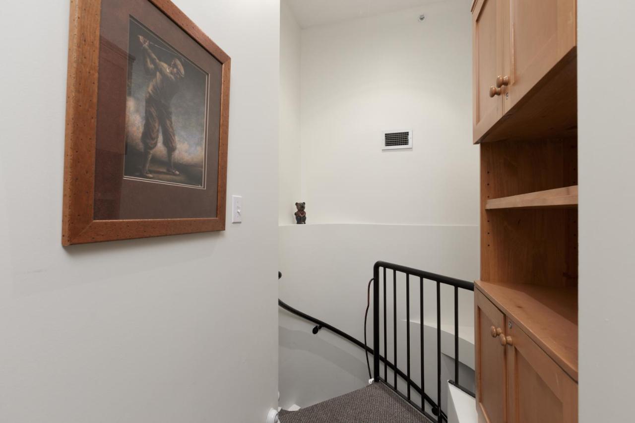Tyndall Stone Lodge By Cozystay Signature Whistler Extérieur photo