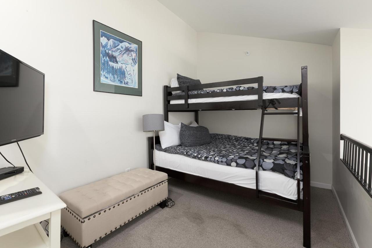 Tyndall Stone Lodge By Cozystay Signature Whistler Extérieur photo