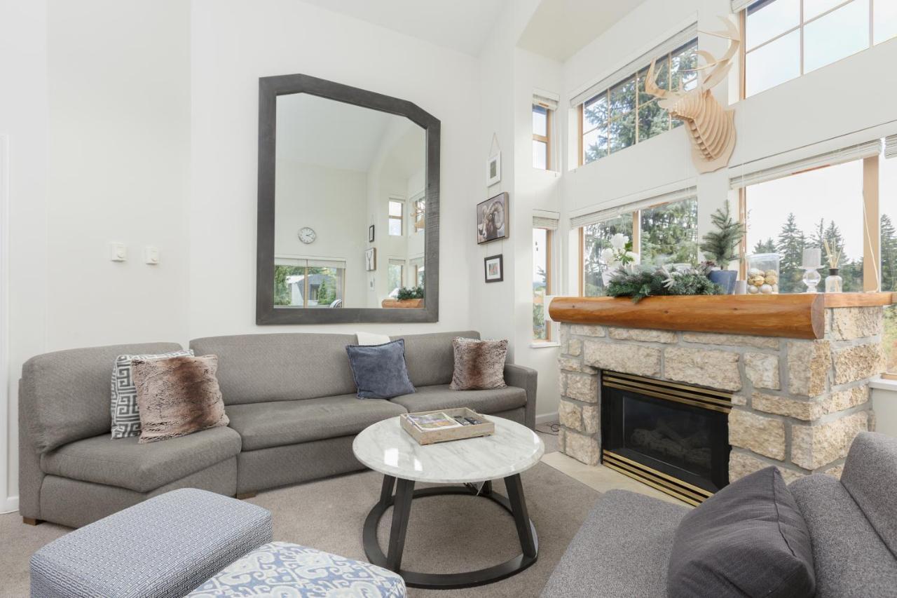 Tyndall Stone Lodge By Cozystay Signature Whistler Extérieur photo
